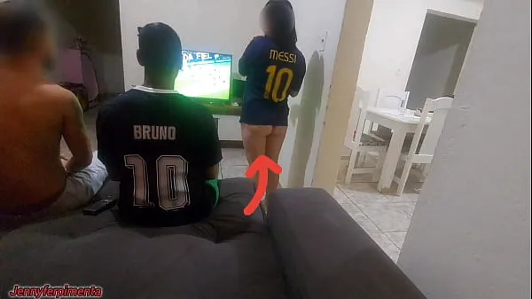 Nové fiz sexo com amigo do meu marido por causa de uma aposta, fiquei com tesão e acabei fazendo DP com os dois skvělé filmy