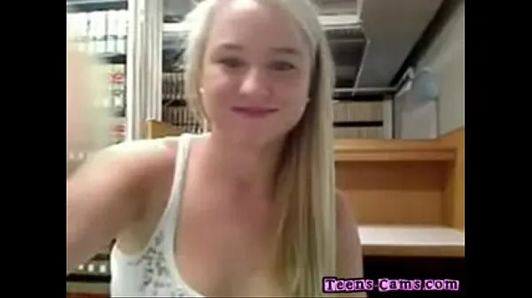 新Sexy Blonde Busty Teen masturbates in public library酷电影